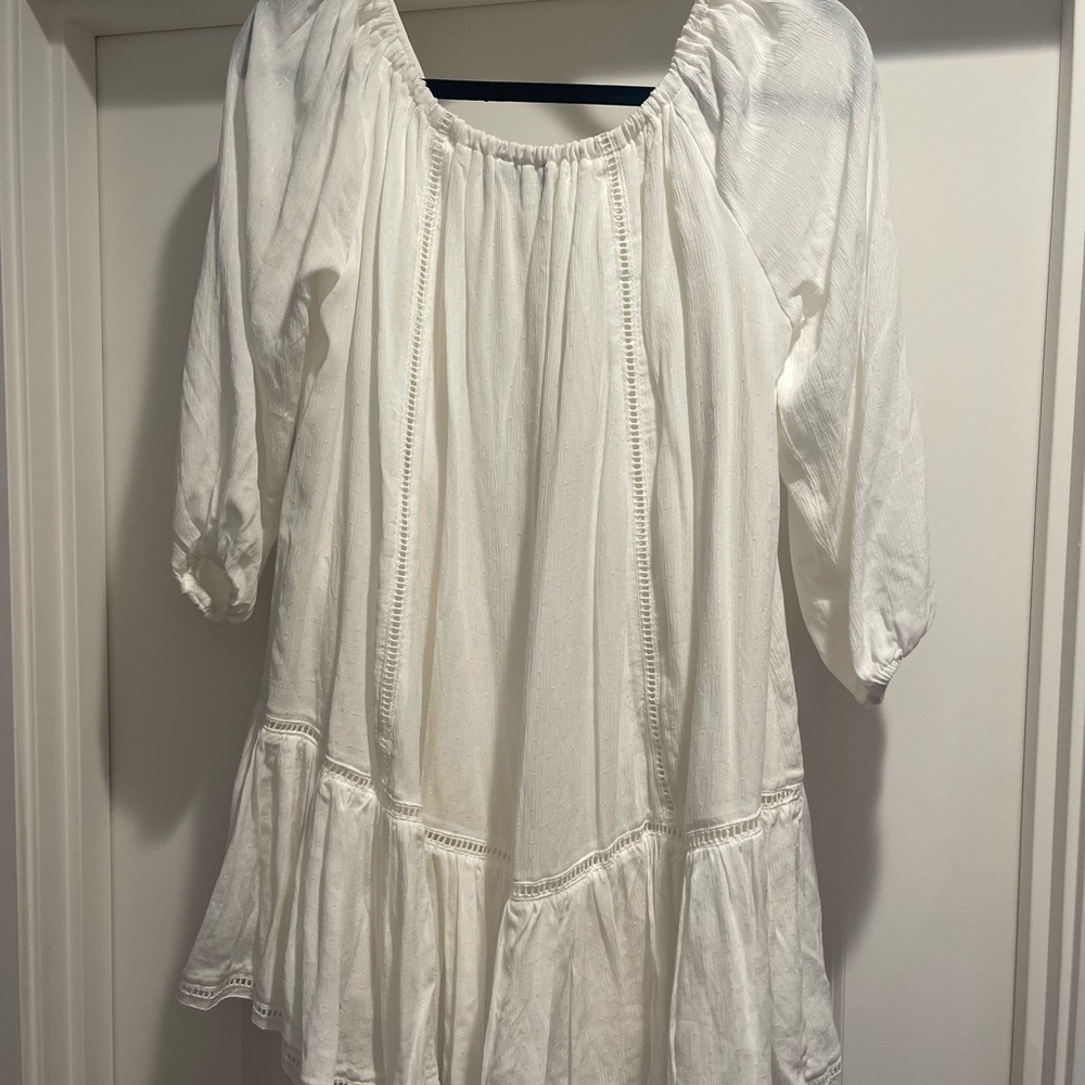 White Vici off the shoulder dress. Size Small